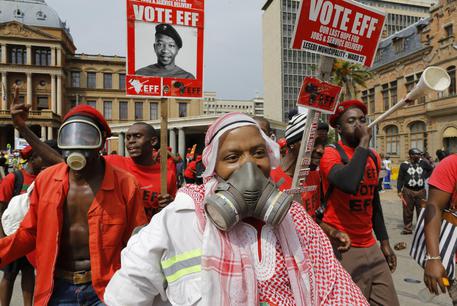 Proteste contro Zuma in Sudafrica © EPA