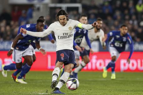 Il rigore di Cavani a Strasburgo © AP