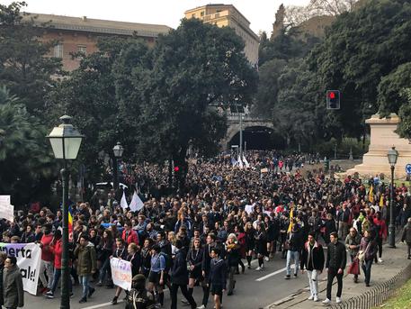 In 10 mila per 'Genova solidale' © ANSA