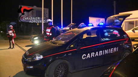 Una pattuglia dei carabinieri di Agrigento © Ansa