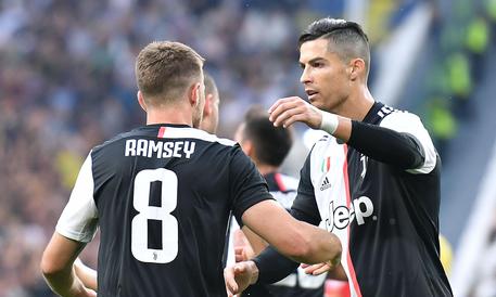 Ramsey e Ronaldo in Juventus-Verona © ANSA 