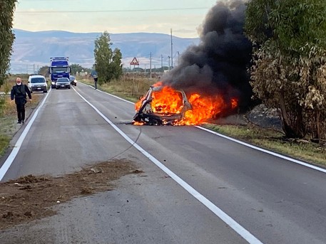 Fallito assalto a furgone carico di sigarette nel Foggiano - Puglia -  ANSA.it