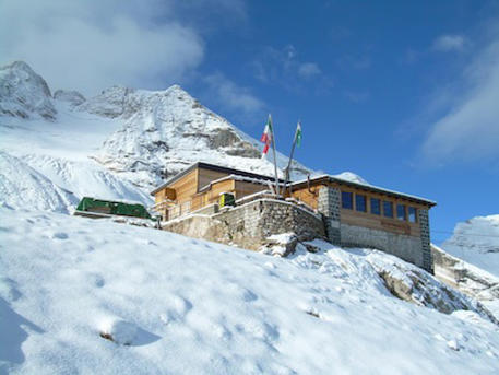 Il rifugio Pian dei Fiacconi, sulla Marmolada © ANSA