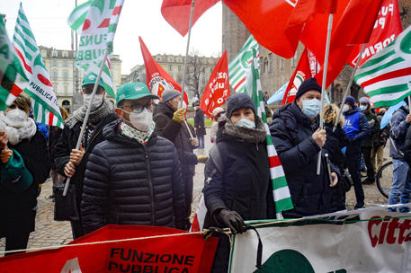 P.a: sciopero, manifestazione davanti prefettura © ANSA