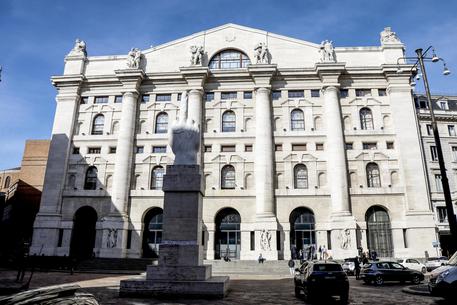 Borsa: Milano chiude pesante, male Mps, Nexi, Moncler - Economia - ANSA