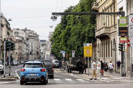 Traffico a Milano, archivio © ANSA