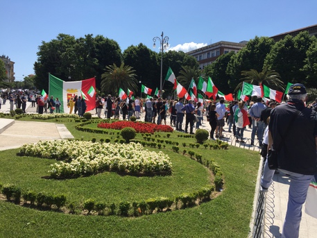 2 Giugno C Destra Affolla Piazza Cavour Ad Ancona Marche Ansa It