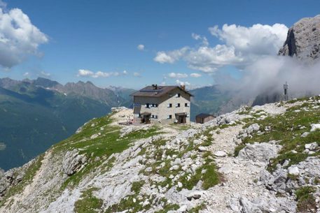 Montagna Alcuni Rifugi Sono Ancora Chiusi In Trentino Trentino S Ansa It