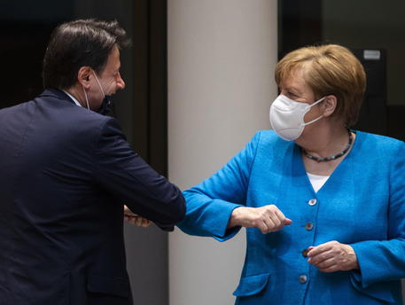 Giuseppe Conte e Angela Merkel © 