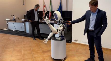 Intelligenza Artificiale, Italia lancia Programma strategico © ANSA