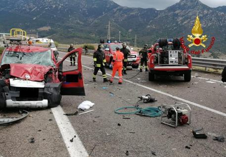 Scontro tra auto sulla statale 125, un morto e 4 feriti © ANSA