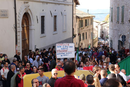 La marcia 'no Green pass' alla Rocca di Assisi © ANSA