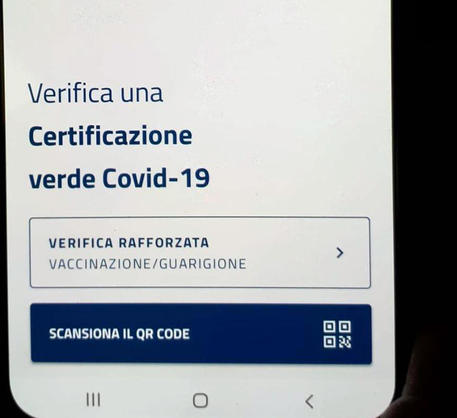 arriva il green pass rafforzato aggiornata la app per le verifiche cronaca ansa