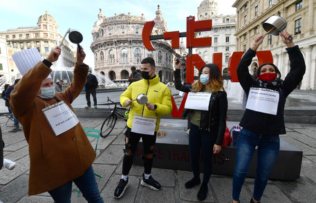 Ristoratori in piazza: chef stellato, ci siamo svegliati © ANSA