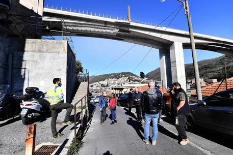 Cadono lamiere da viadotto Bisagno in A12, chiusa strada © ANSA