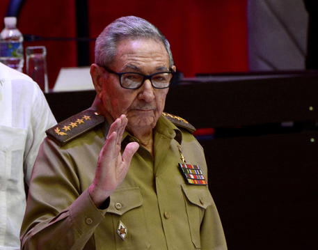 Cuban President will continue to consult Raul Castro after replacing him at PCC © EPA