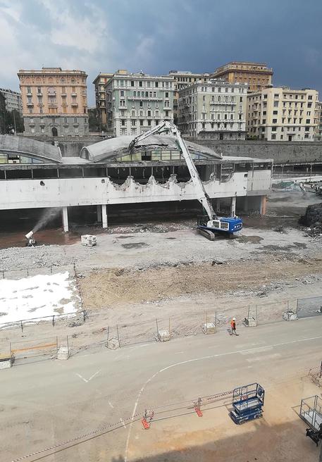 Genova: demolizione padiglione Fiera per nuovo waterfront © ANSA