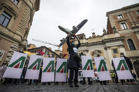 Manifestazione di lavoratori Alitalia nei giorni scorsi © ANSA