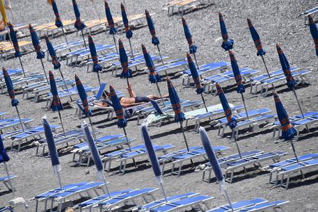 Spiagge: Scajola, chiedo deroga per ridurre spazi