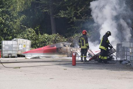 Il piccolo aereo da turismo caduto all'esterno dell'aeroporto civile 'Gino Allegri