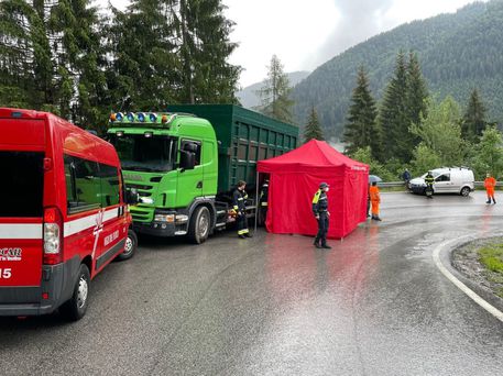 ragazzo di 16 anni muore travolto da un camion vicino a casa trentino aa s ansa it