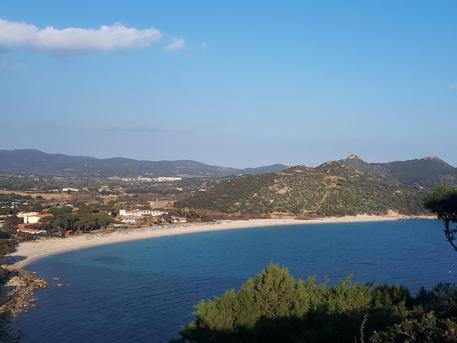 Salgono contagi, mascherine all'aperto a Villasimius - Sardegna - ANSA.it