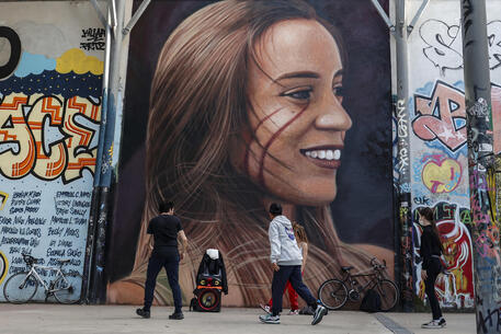 Un murales dedicato a Luana D'Orazio © ANSA