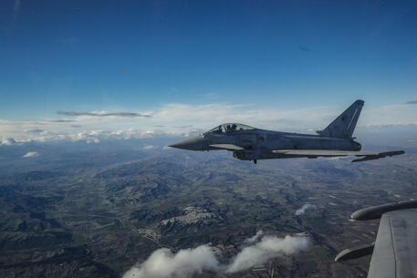 Aereo caccia Eurofighter precipita al largo di Trapani, si cerca il pilota  - Cronaca - ANSA