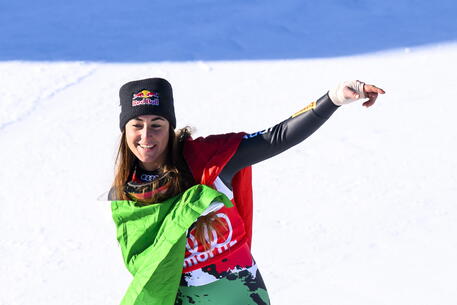 Impresa Di Sofia Goggia, Vince Con La Mano Rotta A St. Moritz - Sci - ANSA