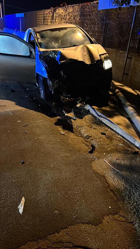 Incidenti Stradali Scontro Auto Scooter Muore Enne Cronaca Ansa