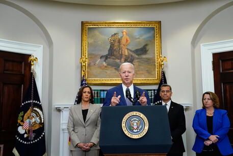 Il presidente degli Stati Uniti Biden firma l'ordine esecutivo per il diritto all'aborto © EPA