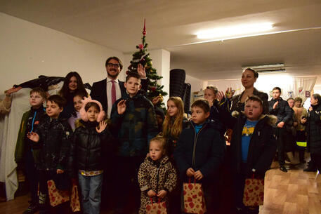 Ucraina: Ambasciata Italia distribuisce doni di Natale ai bimbi © ANSA