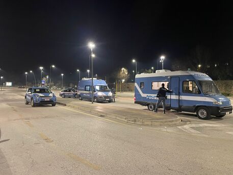 Controlli Polizia A Foligno Contro Le "stragi Del Sabato Sera" - Umbria ...