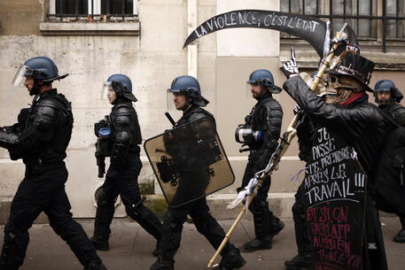 Protesta contro riforma delle pensioni a Parigi. © EPA