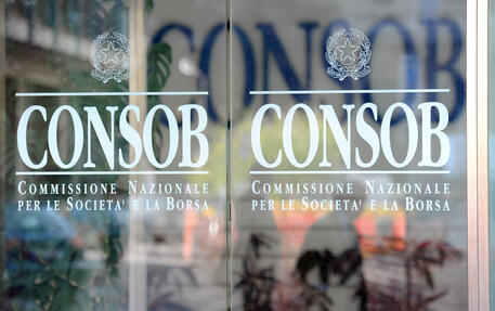 Consob: le donne nei Cda toccano il 43% ma solo il 2% è al vertice © ANSA