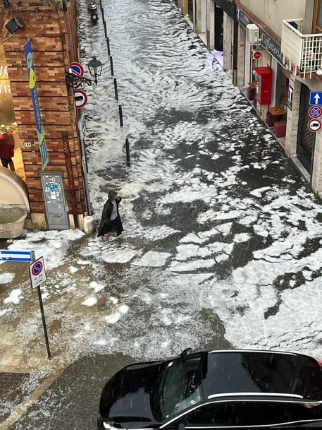 Maltempo: Bomba D'acqua E Grandine A Pesaro - Cronaca - ANSA