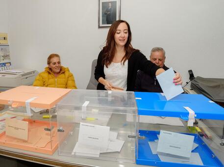 Record in un paesino spagnolo, voto completato in 30 secondi © EPA