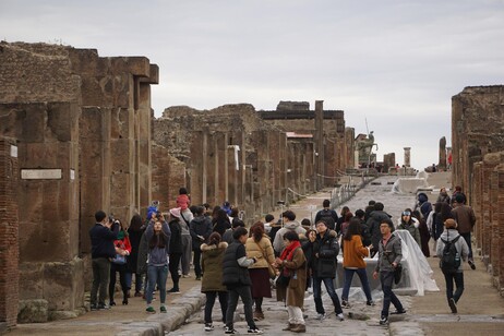 Turisti agli scavi di Pompei