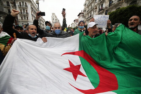 Manifestazione ad Algeri per commemorare l'Hirak, il movimento di proteste popolari del 2019