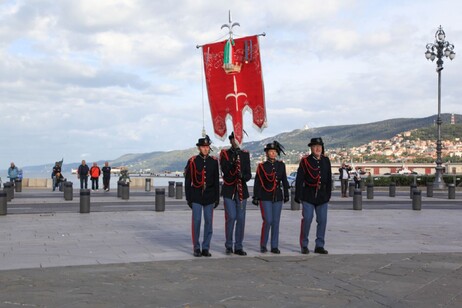 69/o Trieste all'Italia, alzabandiera solenne in piazza Unità