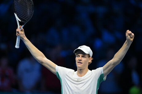 &gt;&gt;&gt;ANSA/ IMPRESA SINNER, BATTE MEDVEDEV ED E' IN FINALE ATP FINALS