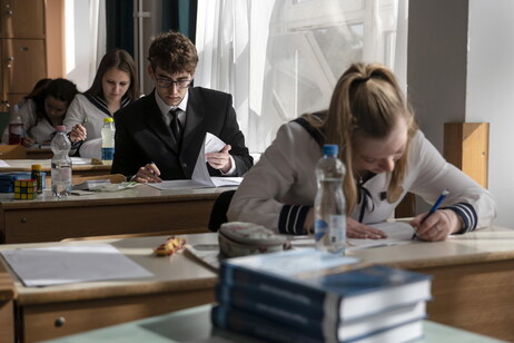 Studenti all'esame di maturità (Foto archivio ANSA)