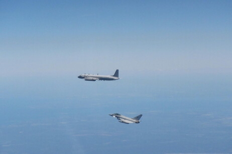 Pattugliamento aereo congiunto Russia-Cina sul mare di Bering