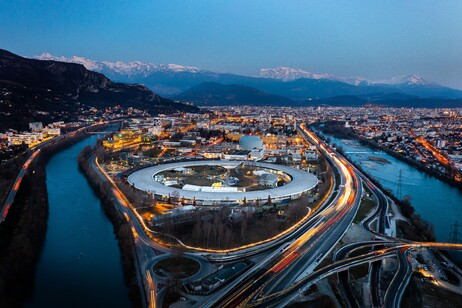 Il laboratorio europeo per la luce di sincrotrone ESRF a Grenoble (fonte: ESRF)