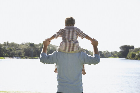 Congedi per i padri, 4e-Parent propone 22 giorni obbligatori