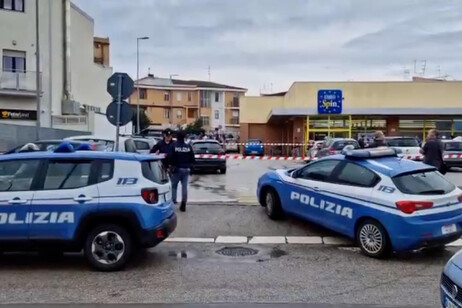 Uomo spara alla moglie per strada e si uccide nel Foggiano