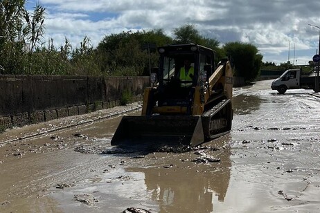 Licata fa i conti con esondazione del Salso, si spala fango