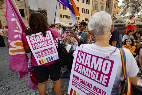 Un sit in delle Famiglie arcobaleno