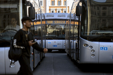 A Roma metro chiuse per sciopero, l'8/11 è stop nazionale