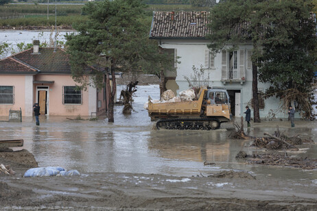 Alluvione: il Lamone ha rotto ancora l'argine a Traversara